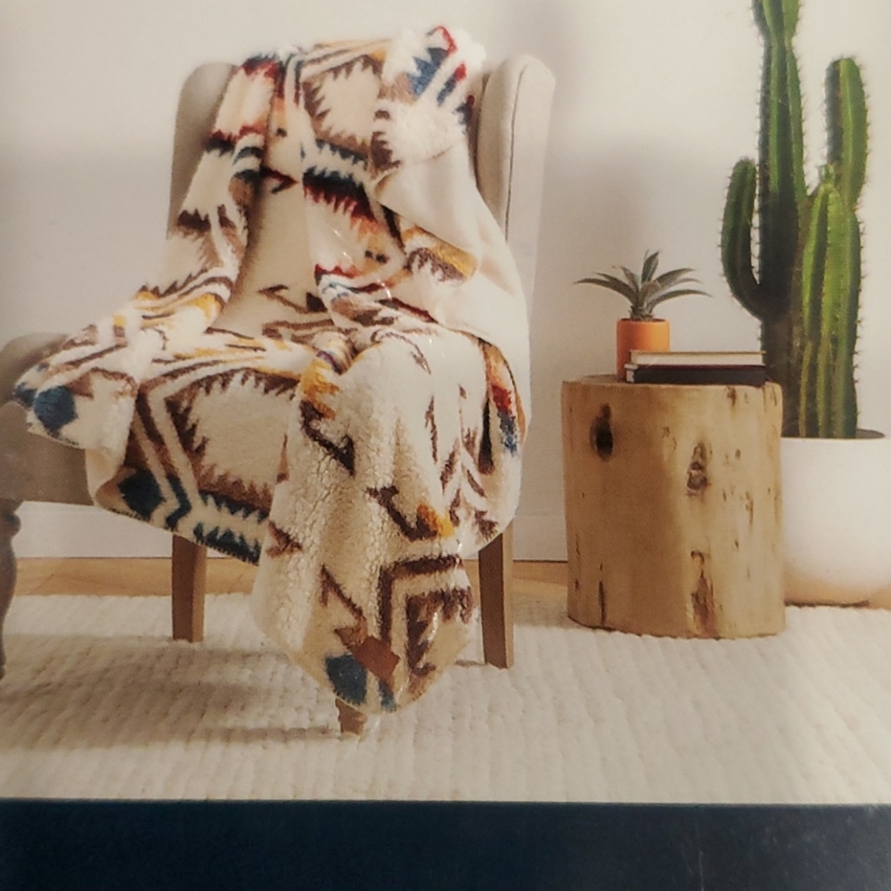 Pendleton Throw - Picture 2 of 2